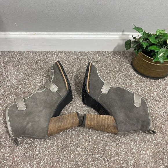 Bettye Muller Gray Suede Leather Ankle Boots Stacked Heel Combat Moto 37 US 6.5 - Picture 7 of 11